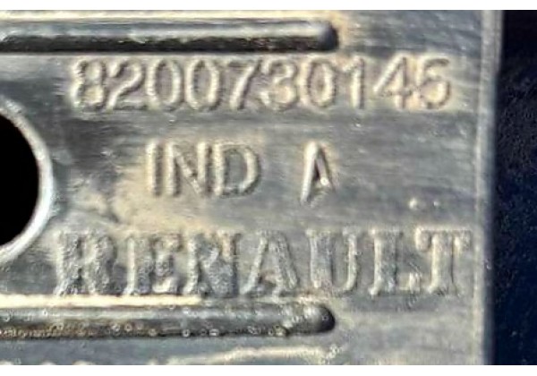 Кронштейн передній правої декоративної накладки порога Renault Scenic 2, Conquest Cross, 8200730145, 8200730719