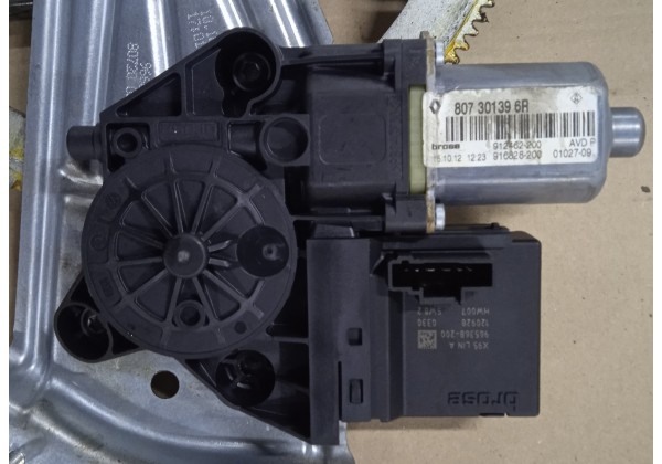 Склопідйомник правої передньої дверки з моторчиком Renault Megane 3, 807203154R, 807301396R