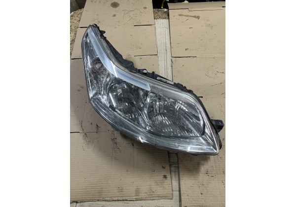 Фара передня права Citroen C4, 04-11 9646893880