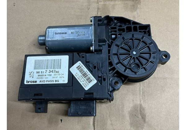 Моторчик склопідйомника передньої правої дверки Peugeot 307 CC, кабріолет, 9222P7, 9651734780