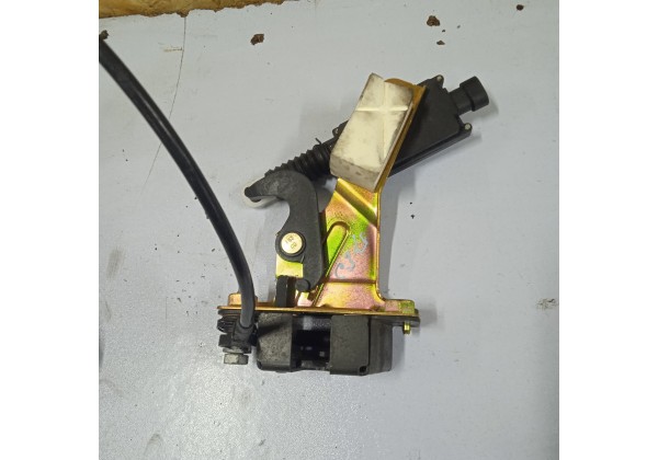 Замок кришки багажника лівий Citroen C3 Pluriel, 9642883580