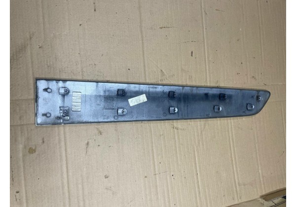 Молдинг задньої правої дверки Renault Espace 4, 8200095953