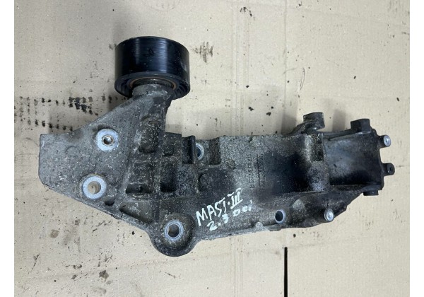 Кронштейн генератора Renault Trafic II, Espace IV, Megane II, III, Scenic II, III, Laguna II, III, Koleos, Master III 2.0 dci, 2.3 DCi, 8200527320, 117103703R