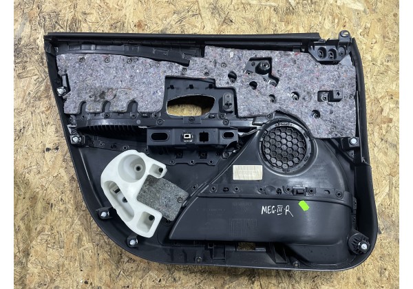 Карта (обшивка) дверей передня права Renault Megane III, Bose