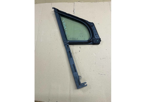 Скло кутове передньої лівої дверки Peugeot 5008, 09-16, 9201N9