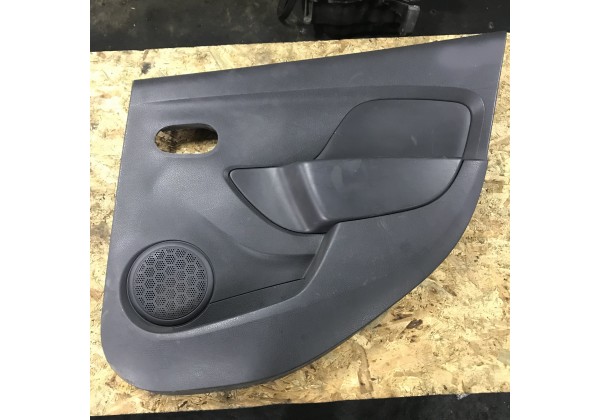 Обшивка, карта правої задньої дверки Renault Sandero Stepway 2, 809086151R, 809085101R