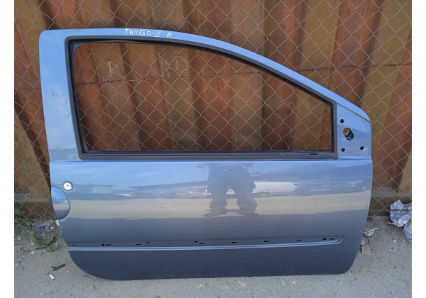 Дверка права передня Renault Twingo II, 801008682R