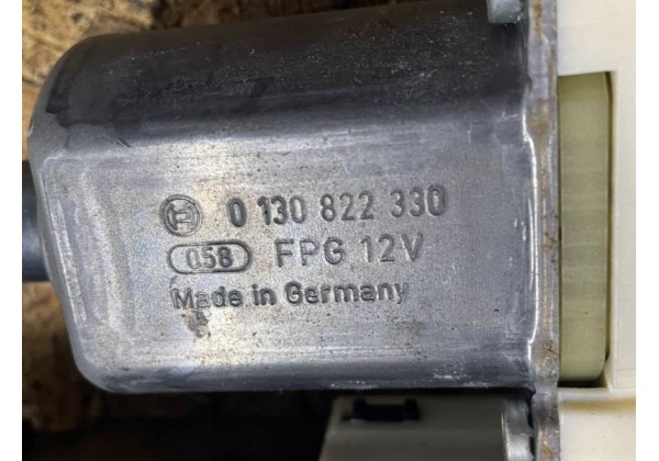 Моторчик склопідйомника передньої лівої дверки Renault Laguna 3, 807311420R, 0130822330, 5556210200