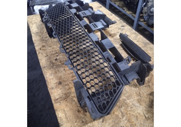 Решітка переднього бампера нижня Renault Logan 2, Sandero Stepway 2, 622540565R, 628102032R
