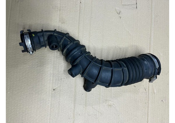 Патрубок повітряного фільтра Renault Clio 4, Captur, Duster, Dokker, Lodgy, Logan 2, Kangoo 2, Sandero 2, 0.9-1.2 TCe, 165764382R