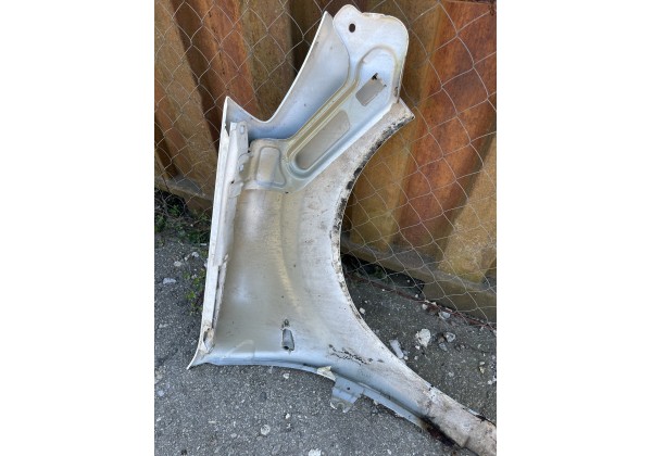 Крило переднє ліве Dacia Sandero I 