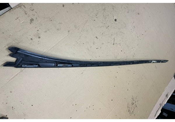 Ущільнювач правої стійки лобового скла Peugeot 5008, 09-16, 8120Z1, 96858533