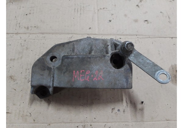 Кронштейн правої подушки двигуна Renault Megane 2, Scenic 2, 1.6 16V, 8200209833, 8200209834