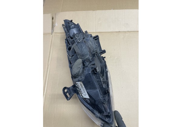 Фара права Renault Megane III, 260100017R