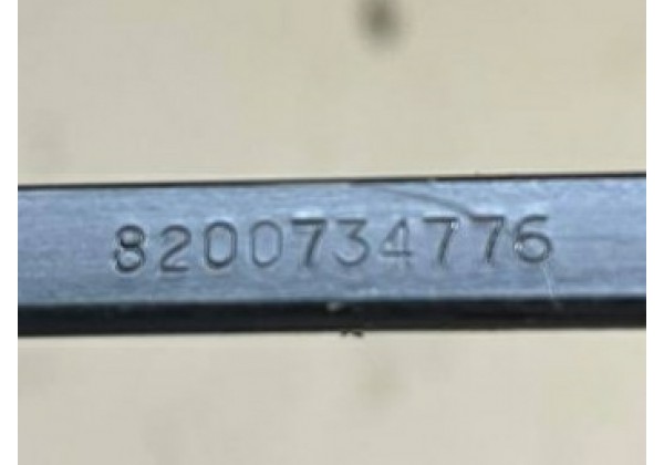 Щіткотримач переднього скла правий Renault Master 3, 8200734776