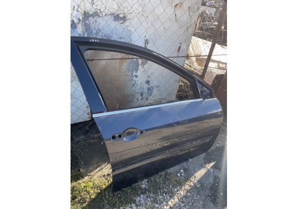Двері передні праві Renault Laguna III