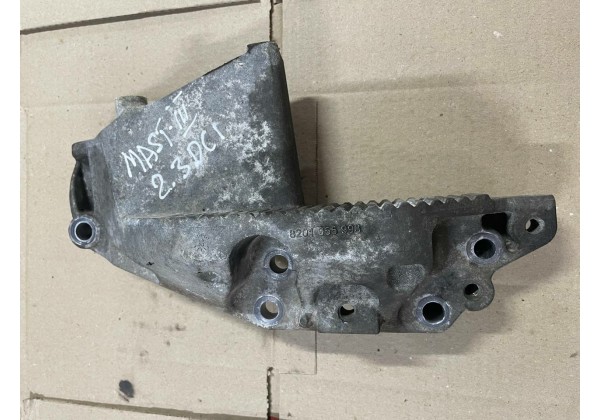 Кронштейн правої подушки двигуна Renault Master 3, 2.3 DCi, 8201055993, 112310605R