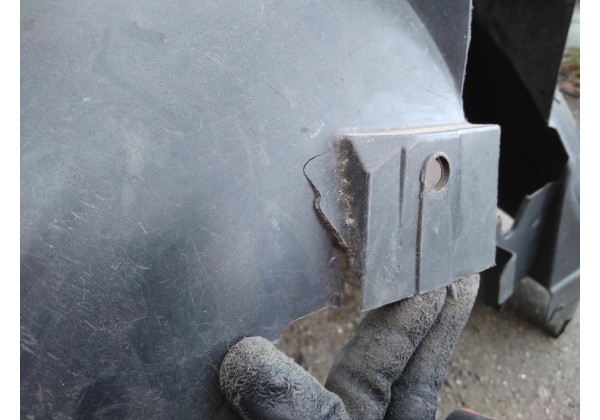 Підкрилок передній правий Citroen C4, 04-11, 9681375580