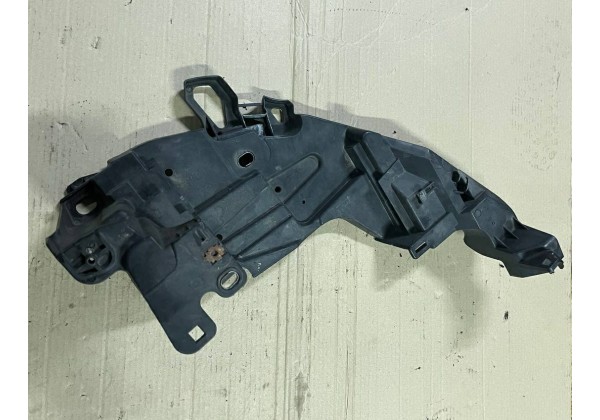 Кронштейн бампера передній правий Renault Megane 3, 13-16, 622225493R