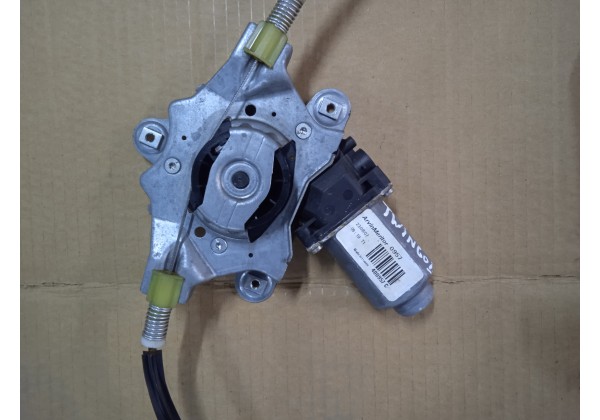Склопідйомник лівої дверки Renault Twingo 2, 3 дв, 8200384743, 400957, 384743, 119358 ARM