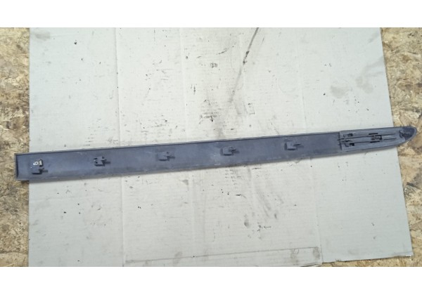 Молдинг передньої лівої дверки Renault Modus, 8200213738, 8200338860 *
