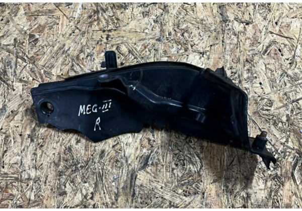 Заглушка вентиляційної решітки під лобовим склом права Renault Megane 3, 668620008R