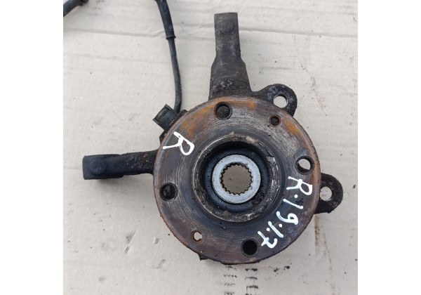 Поворотний кулак правий, цапфа права Рено 19 з абс, 7700827248