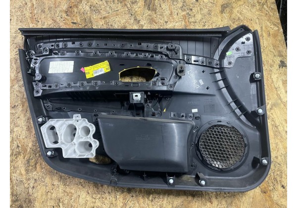 Обшивка передньої правої дверки Renault Laguna 3, 809000656R