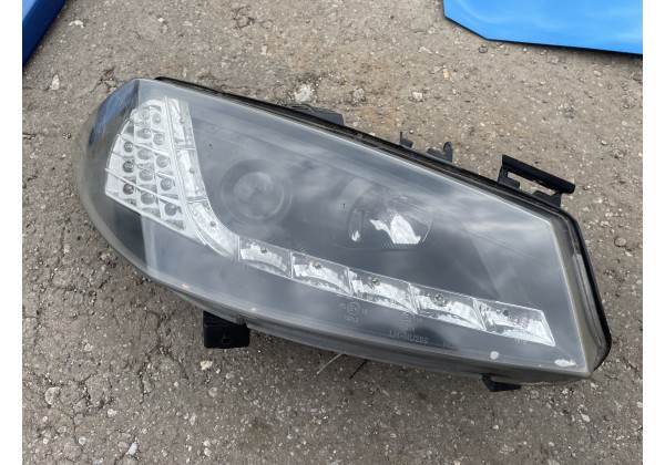 Фара права Renault Megane II -06