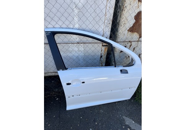Двері передні праві Peugeot 207 SW