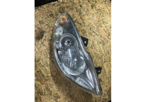 Фара передня права Renault Master 3, 260106869R