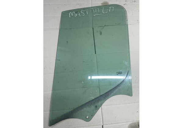 Скло лівої передньої дверки Renault Master 3, 803015239R