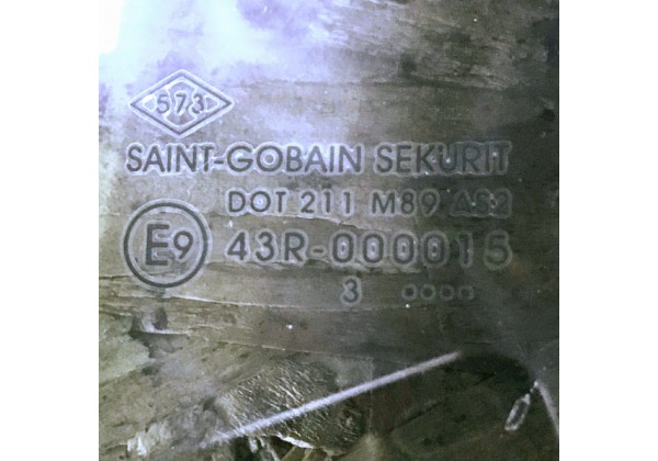 Скло дверки лівої задньої Renault Sandero 2, Logan 2, 823015497R