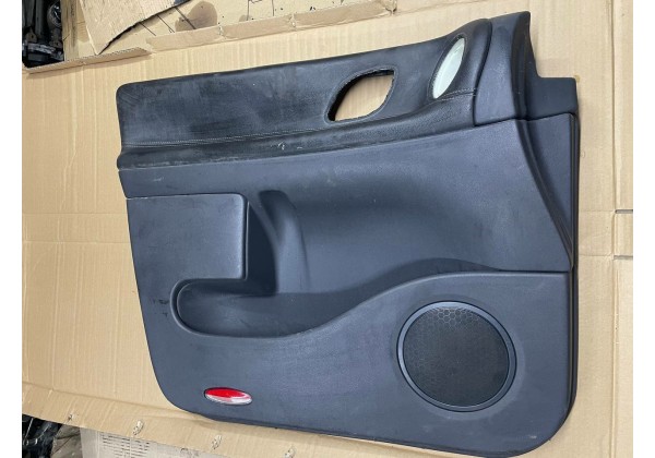Обшивка передньої лівої дверки Renault Espace 4, 8200012130