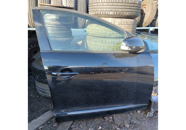 Дверка передня права Renault Megane 3, 801006560R,ціна за голу