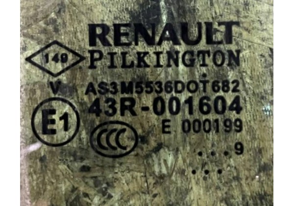 Скло правої задньої дверки Renault Laguna 3, SW, 823000002R