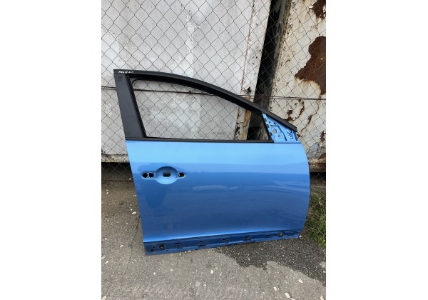 Дверка передня права Renault Megane III, код фарби TERPB 