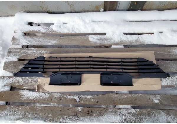 Решітка переднього бампера середня Citroen C4, 2004 - 2009, 7414JP