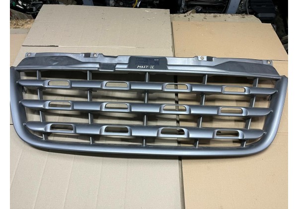 Решітка радіатора Renault Master 3, 623100256R, ДЕФЕКТ КІЛЬКОХ КРІПЛЕНЬ.