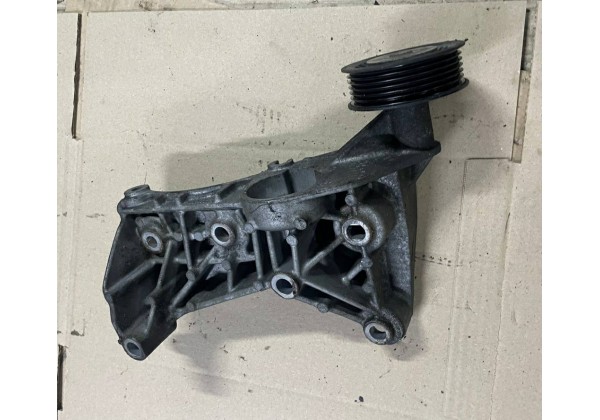 Кронштейн генератора Renault, 1.5 DCi, 8200663057