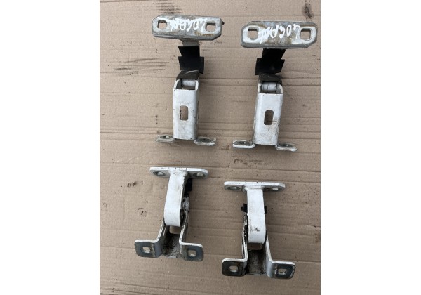 Петля задньої розпашної дверки , права ліва , низ верх, Renaut Logan MCV, 6001548848