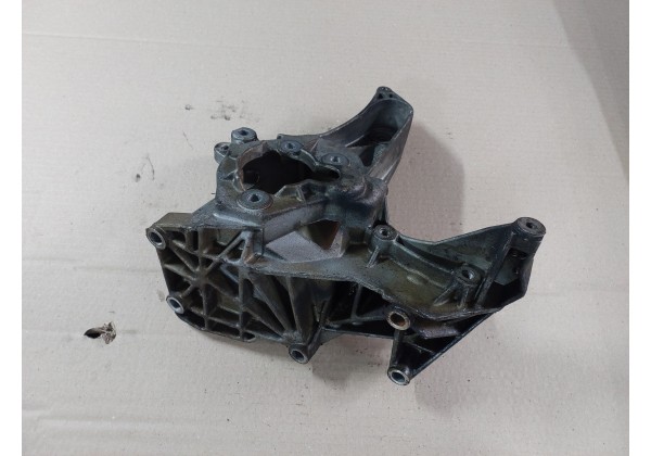 Кронштейн компресора кондиціонера Renault, 1.9 DCi, 7700113574