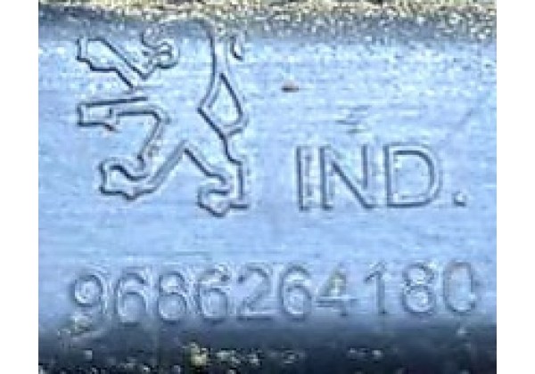 Кронштейн заднього бампера лівий Peugeot 5008, 09-16, 7416R8, 9686264180