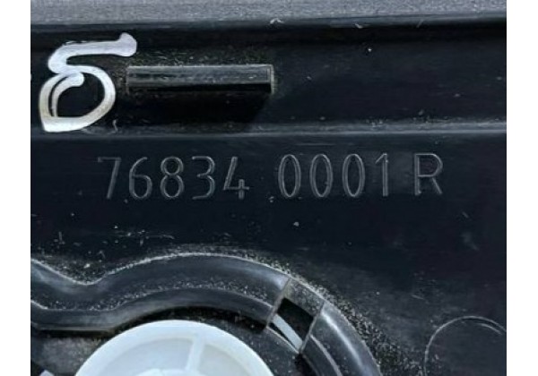Накладка передньої правої стійки зовнішня Renault Megane 3, кабріолет, 768340001R