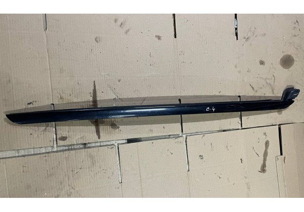 Накладка стійки лобового скла права зовнішня Citroen C4, C4 Picasso, 04-12, 96563473XC