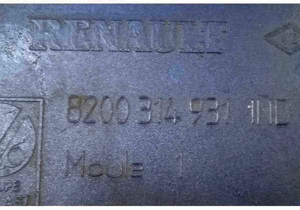 Кронштейн правого переднього крила Renault Clio 3, 8200314931 *