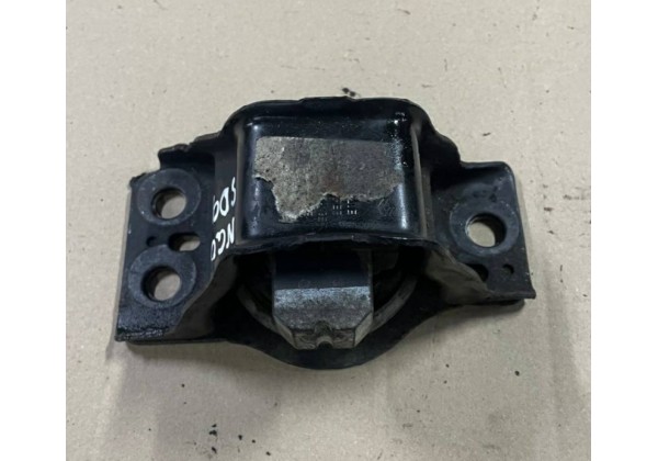 Подушка, опора двигуна права Renault Megane 2, Scenic 2, Kangoo 2, 1.4, 1.6, 1.6 16V, 1.5 DCi, 8200014931