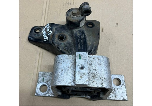 Подушка, опора двигуна права верхня Renault Logan, Sandero, 1.4 8V, 1.6 8V, 112107695R, 6001547893, 6001548157, 8200420742, 8200805581