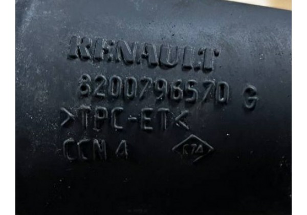 Патрубок інтеркулера правий Renault Megane 3, Scenic 3, 2.0 DCi, 8200796570