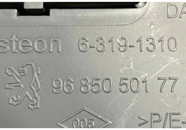 Бардачок Peugeot 3008, 5008, 09-16, 8218YR, 8218YP, 9685050177